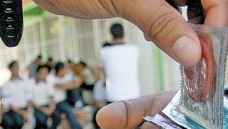 San Juan: sancionaron a un alumno por repartir preservativos entre sus compañeros