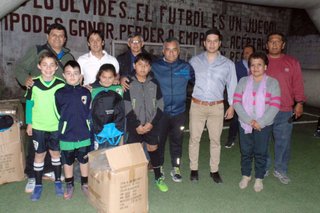 Los chicos recibieron sus mochilas