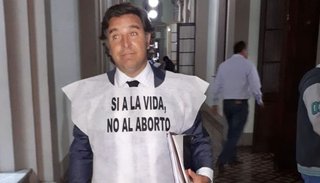 Suriani se quejó de que "se promueva el lesbianismo"