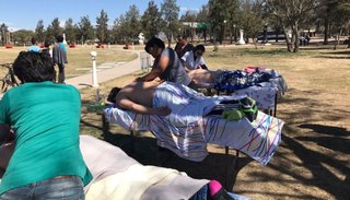 Hubo masajes gratuitos al aire libre