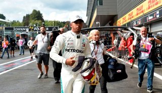 La lluvia favorece a Hamilton en Bélgica