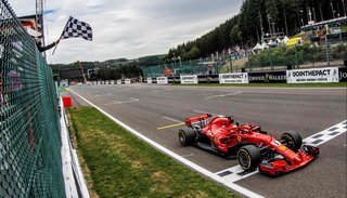 Vettel ganó el GP de Bélgica y achicó distancia con Hamilton