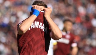 Lanús perdió y se quedó sin técnico