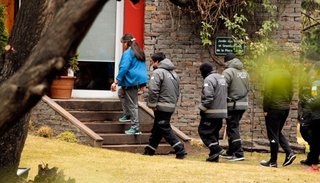 Carpetas, una camioneta y aparentes bóvedas, en la casa de los Kirchner