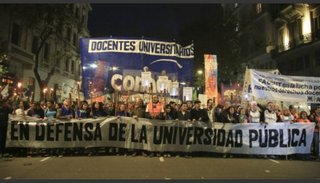 Sin acuerdo a la vista, el Gobierno recibe a los docentes universitarios