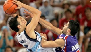 La magia de Manu en la Selección, con la recordada palomita ante Serbia