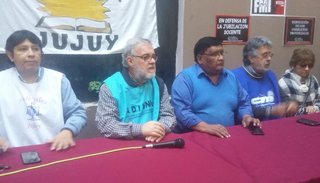 Estatales se suman a la marcha por universidad