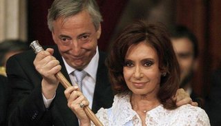 Cristina denunció que Bonadio se llevó de su casa las bandas y bastones presidenciales
