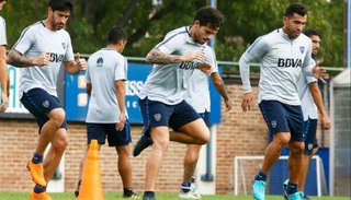 Tevez viaja a Paraguay para calmar las aguas