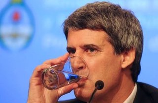 “La economía es un quilombo”, afirmó Alfonso Prat-Gay