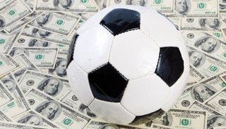 El alza del dólar afecta a clubes en contratos y socios