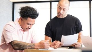 Tatuajes y entrevistas laborales: cómo incide la tinta en la piel a la hora de conseguir un trabajo
