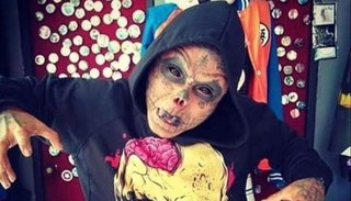 VIDEO: Se cortó la nariz y mutiló su cara para ser una "calavera viviente"