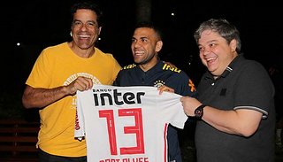 Resultado de imagen para DANI ALVES A SAN PABLO DE BRASIL