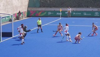 Las Leonas golearon y están en cuartos de final