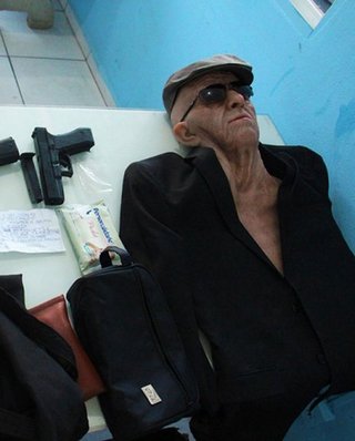 Brasil: intentó asaltar un banco disfrazado de anciano y con una pistola de juguete