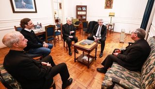 Alberto Fernández fue recibido por la Conferencia Episcopal