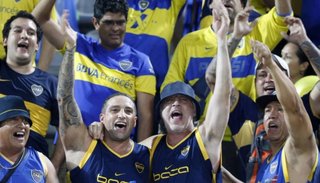 Los barras de Boca no pudieron ingresar al estadio de la Liga en Quito