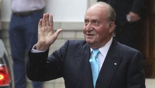 En medio del escándalo de corrupción, el rey Juan Carlos abandona España