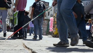 Desarrollan en Tucumán un bastón para personas ciegas con sensores de obstáculos
