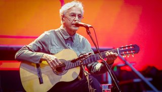 Caetano Veloso encabezó concierto virtual solidario con la comunidad indígena