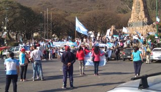 Video. Banderazo y caravana en la capital salteña