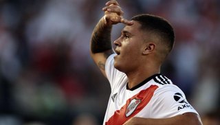 El colombiano "Tino" Asprilla aseguró que "Juanfer" Quintero se va de River