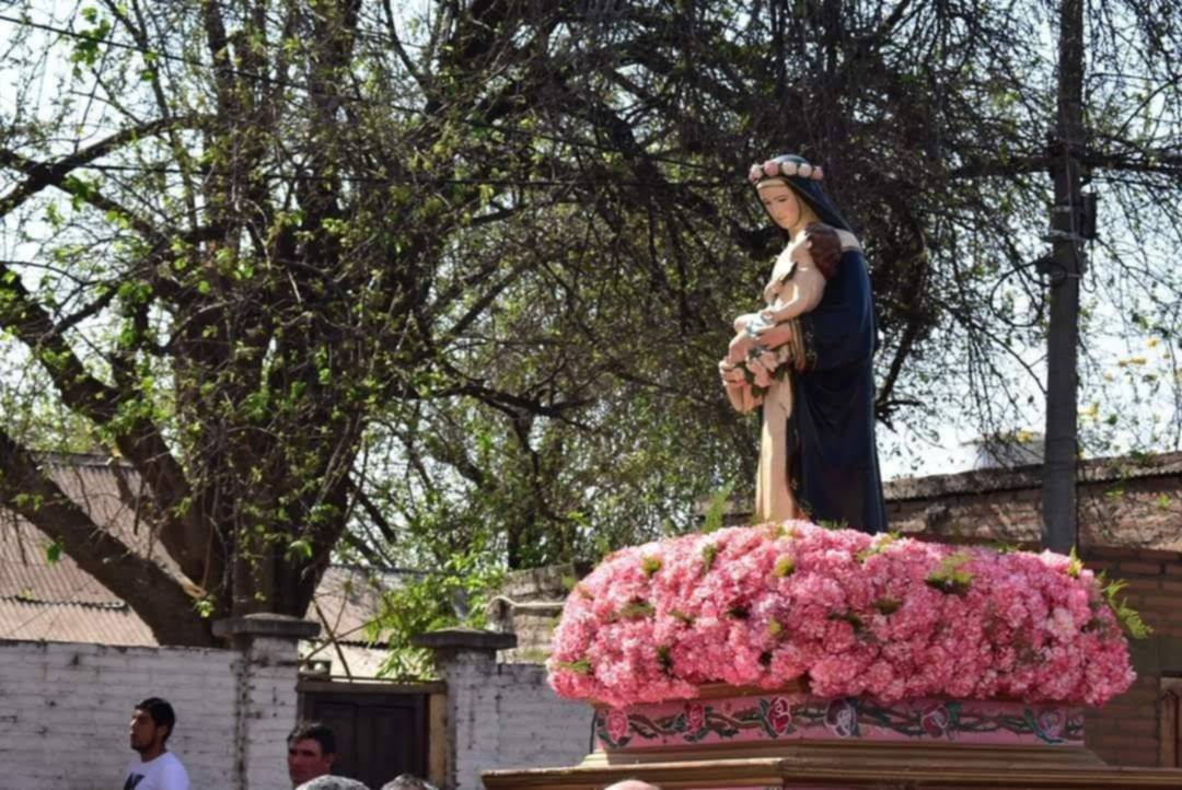 Comenzó la novena a Santa Rosa en Güemes