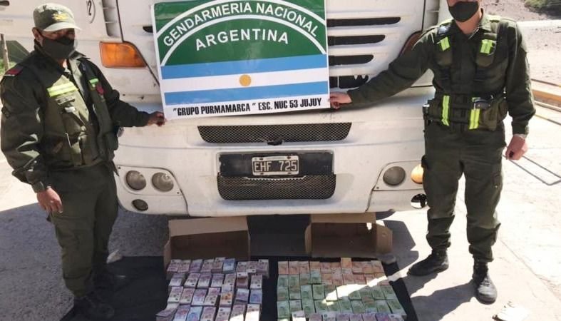 Purmamarca: incautaron 7 millones de pesos ocultos en un camión de carga –  Notinor Jujuy