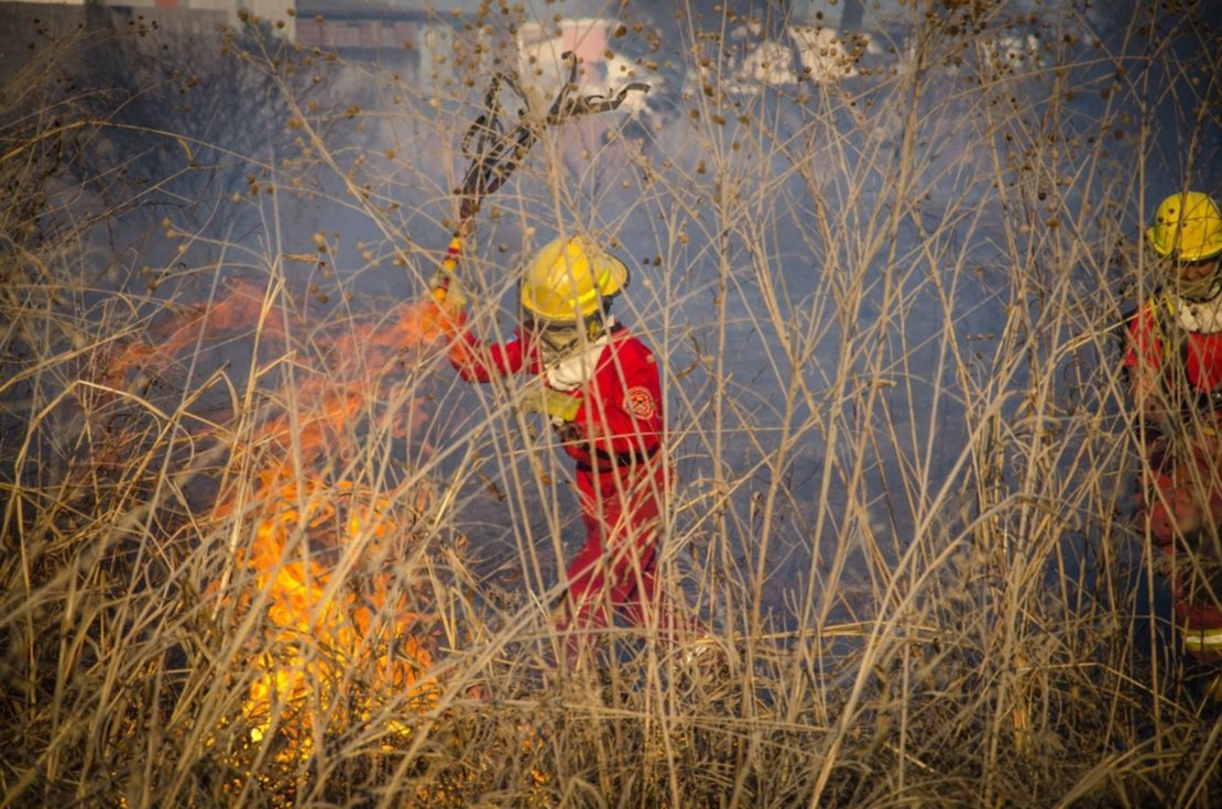 Casi todos los días hubo incendio de pastizales, este corresponde al barrio San Carlos. Pablo Yapura. Casi todos los días hubo incendio de pastizales, este corresponde al barrio San Carlos. Pablo Yapura.