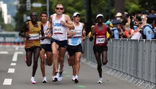 Los argentinos Muñoz y Arbe terminan el Maratón masculino en Tokio