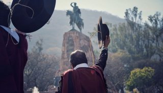 VIDEO. Multitudinaria marcha de los gauchos por las calles para honrar a Güemes