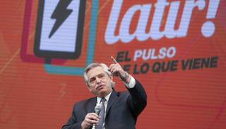 Fernández avanza para hacer  de internet un servicio público