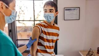 Italia apunta a vacunar al 60% de los jóvenes para el reinicio de clases en septiembre