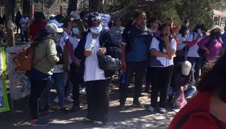 Docentes se manifestaron frente a Grand Bourg y forcejearon con la Policía 