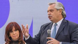 Cristina dijo que necesitan  "muchos períodos de gobierno"