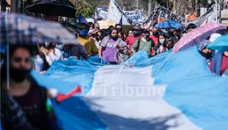 VIDEO. Hubo marcha docente y el Gobierno convocó a paritarias para el jueves