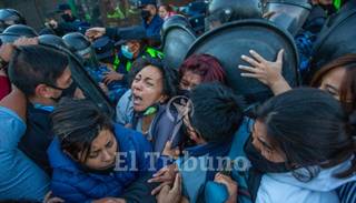 VIDEO. Docentes: acampe, tensión y un conflicto que no encuentra salida