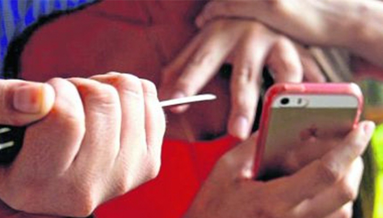 Imputan a un joven por el robo a punta de cuchillo de un celular