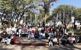 Alumnos realizaron un festival folclórico