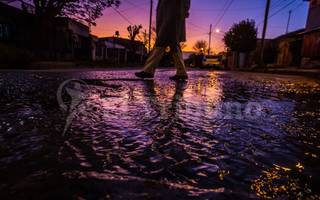 VIDEO. Las pérdidas de aguas cloacales afectan la salud de vecinos de Villa Mitre