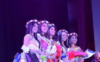 Una noche inolvidable para Teresita Bawyer, nueva reina de Palpalá