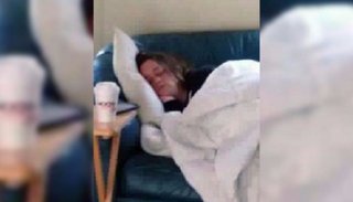 Secuestró a sus hijos para darle una "lección" a la niñera que dormía la siesta