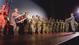 Emotiva ceremonia de presentación de la película sobre Malvinas