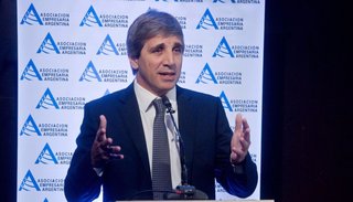 El ministro Caputo "se pagaba comisiones a sí mismo", denunció el fiscal De Vedia