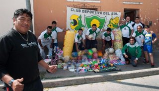 Viajan para llevarles una fiesta especial a los chicos