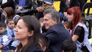 Macri visitó ayer un club de barrio en Morón