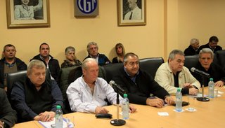 Triaca visitó la CGT y dialogó con el triunvirato de la central