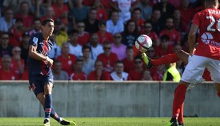 Di María marcó un gol olímpico para el PSG
