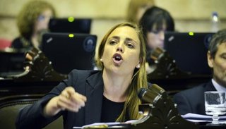 Una diputada K pidió que Macri de un paso al costado